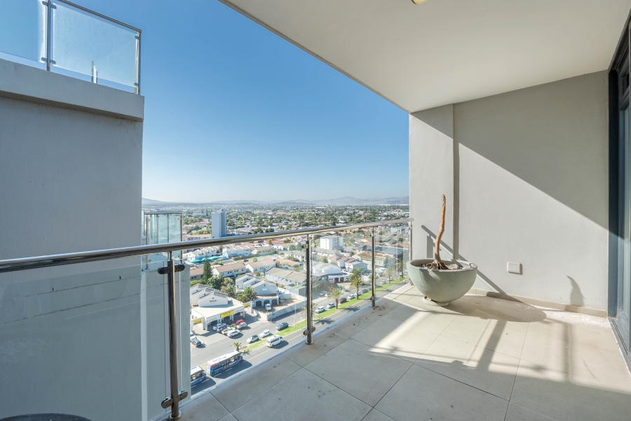 4 Bedroom Property for Sale in Bloubergstrand Western Cape